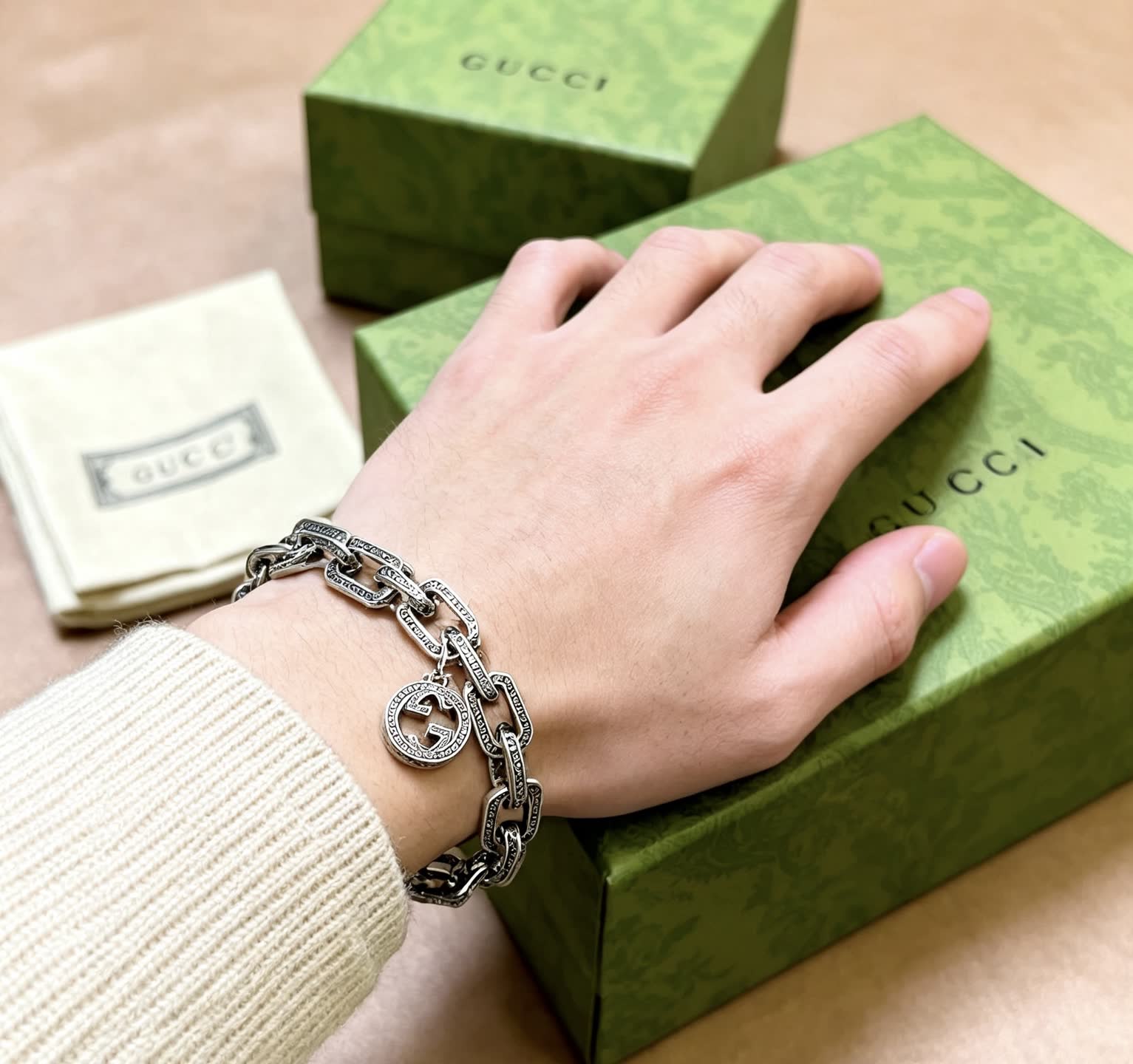 Gucci Silver Chain Bracelet with Interlocking G Pendant