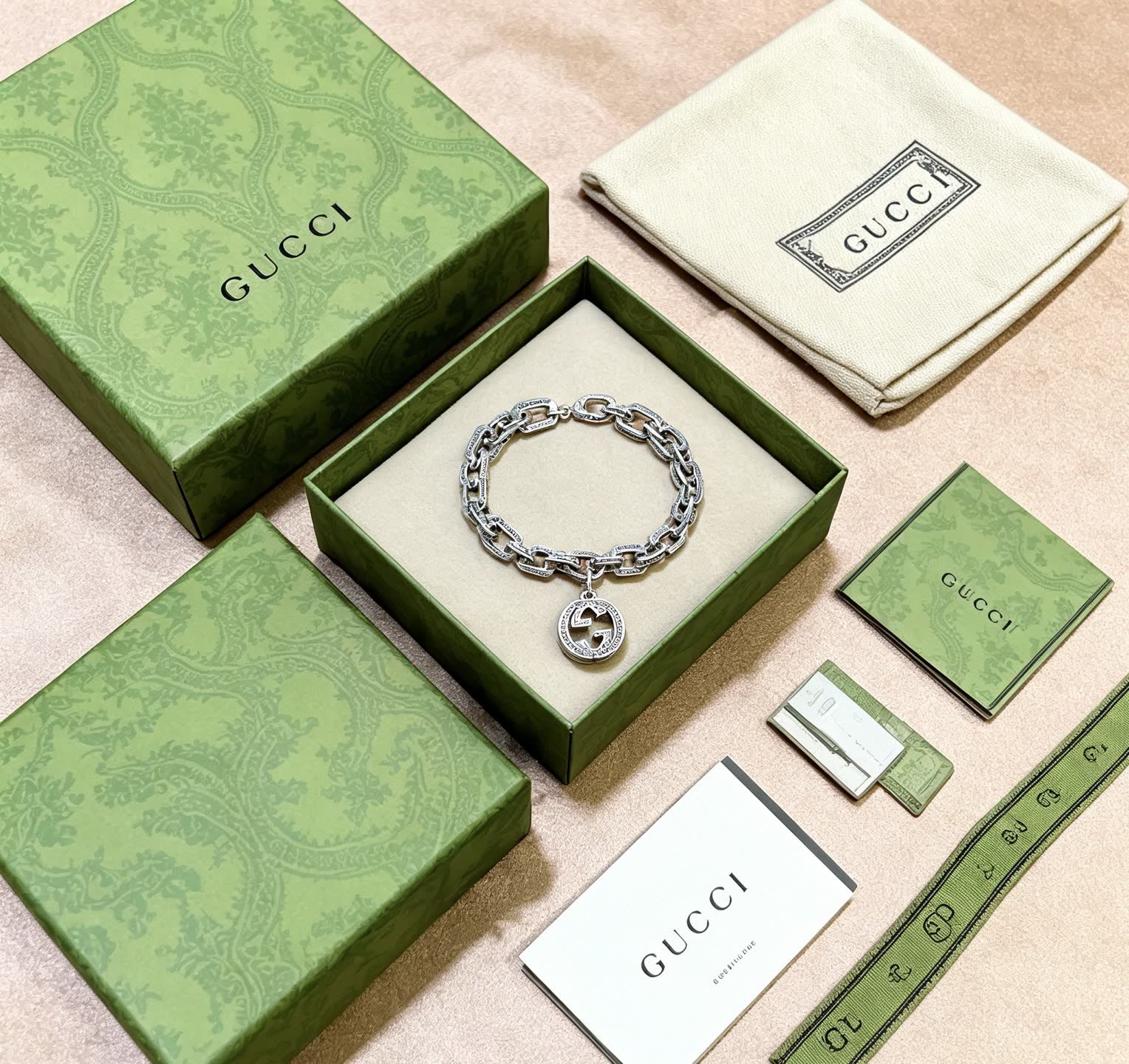 Gucci Silver Chain Bracelet with Interlocking G Pendant