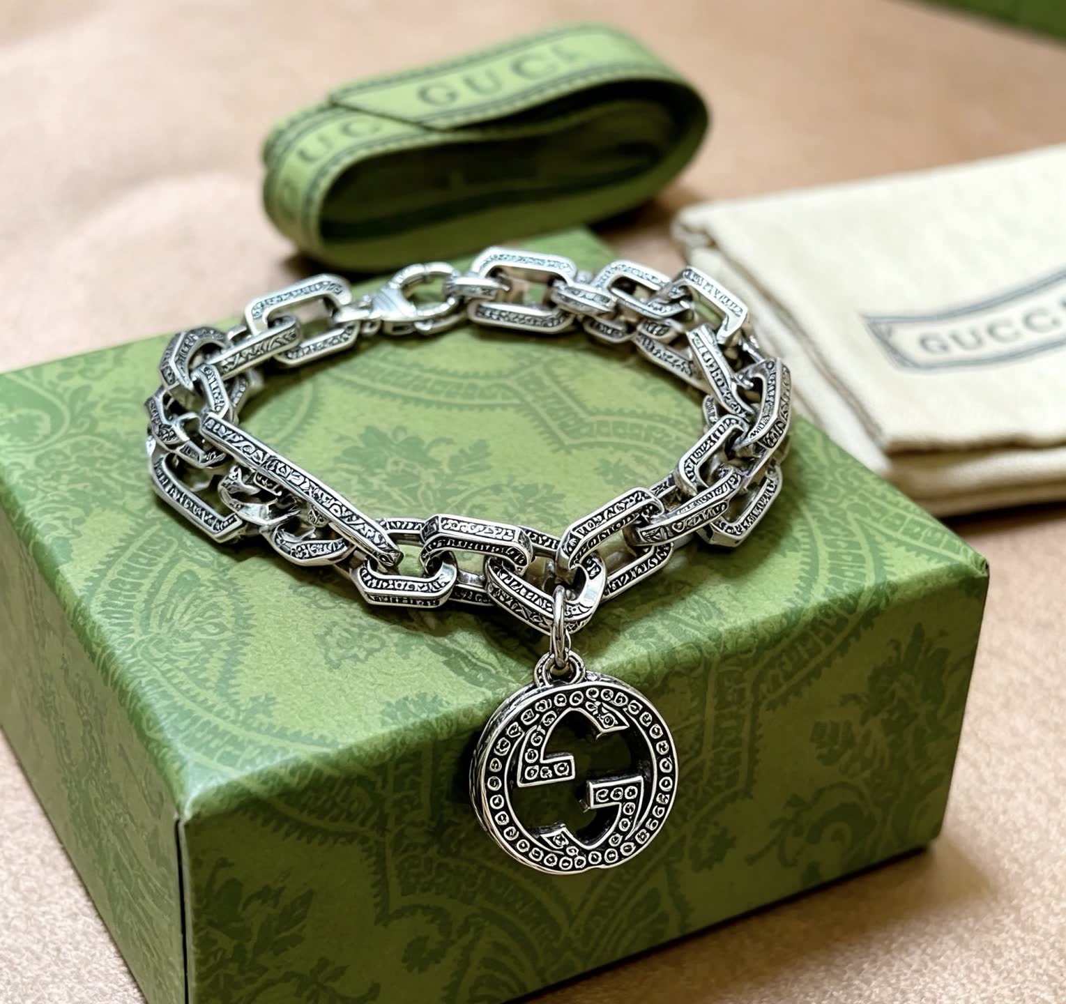 Gucci Silver Chain Bracelet with Interlocking G Pendant