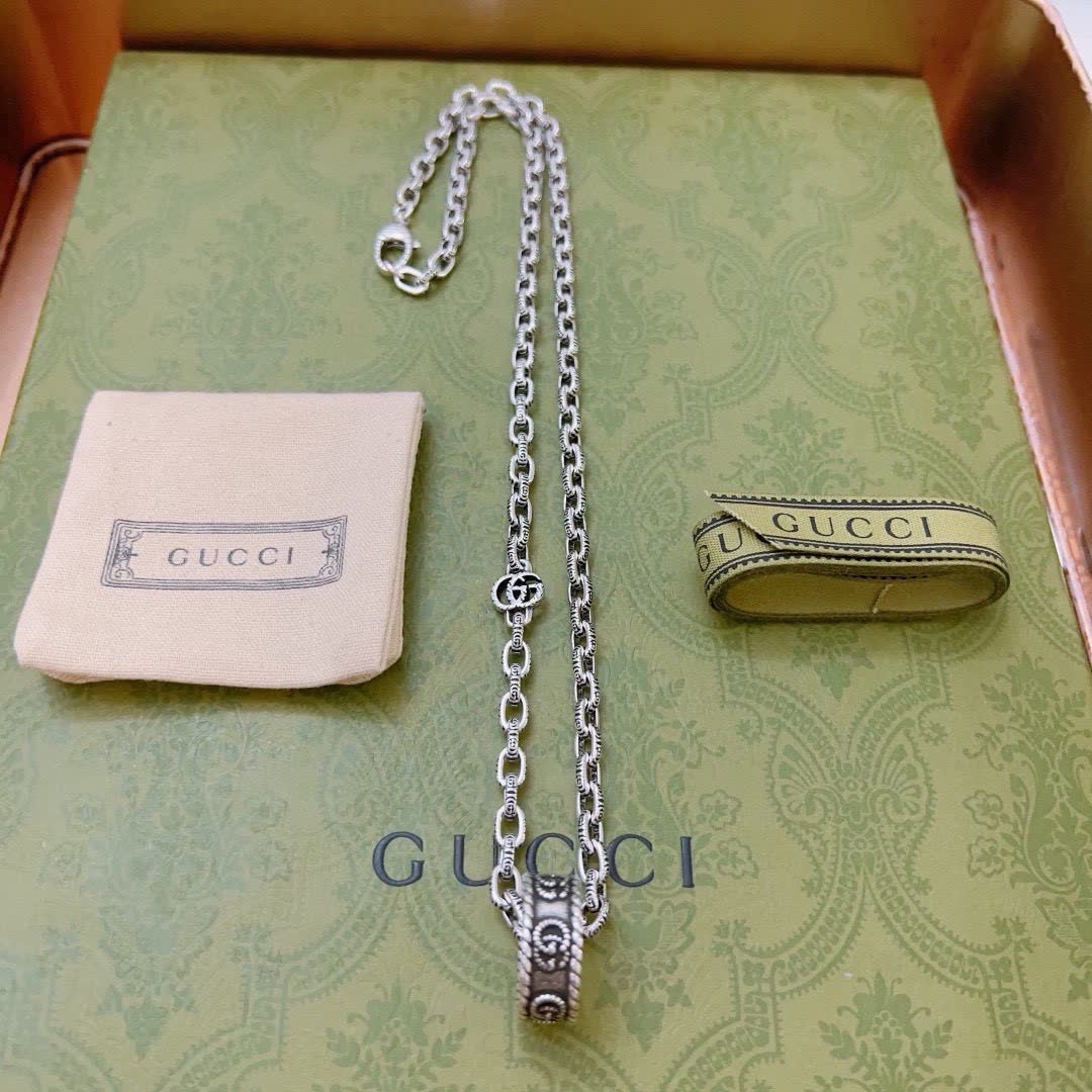 Gucci Silver Chain with Interlocking G Pendant