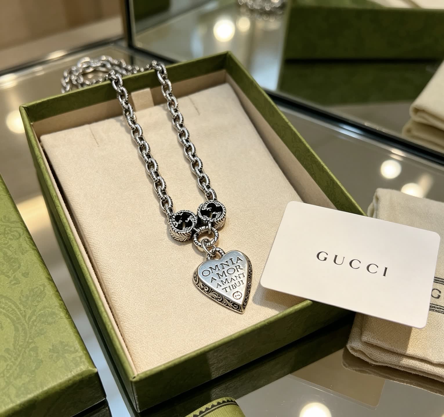 Gucci Omnia Amor Aman Tibi Heart Pendant Necklace