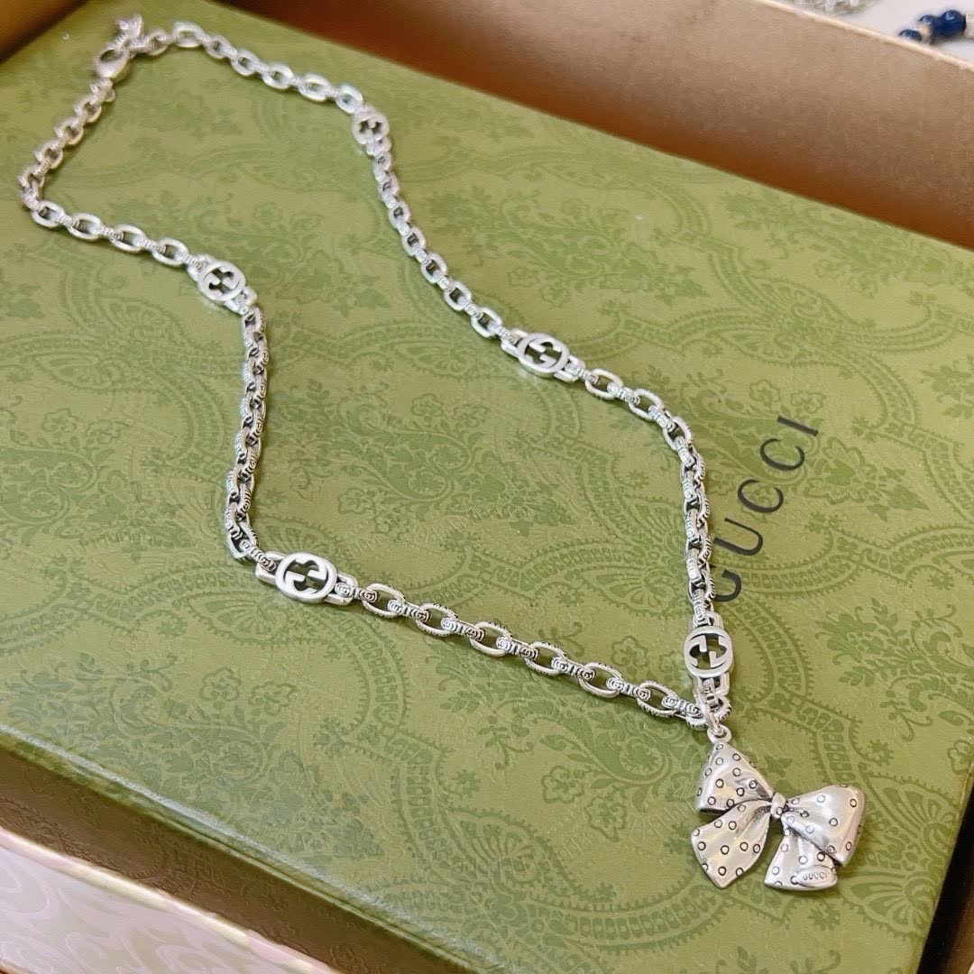 Gucci Necklace with Bow Design
