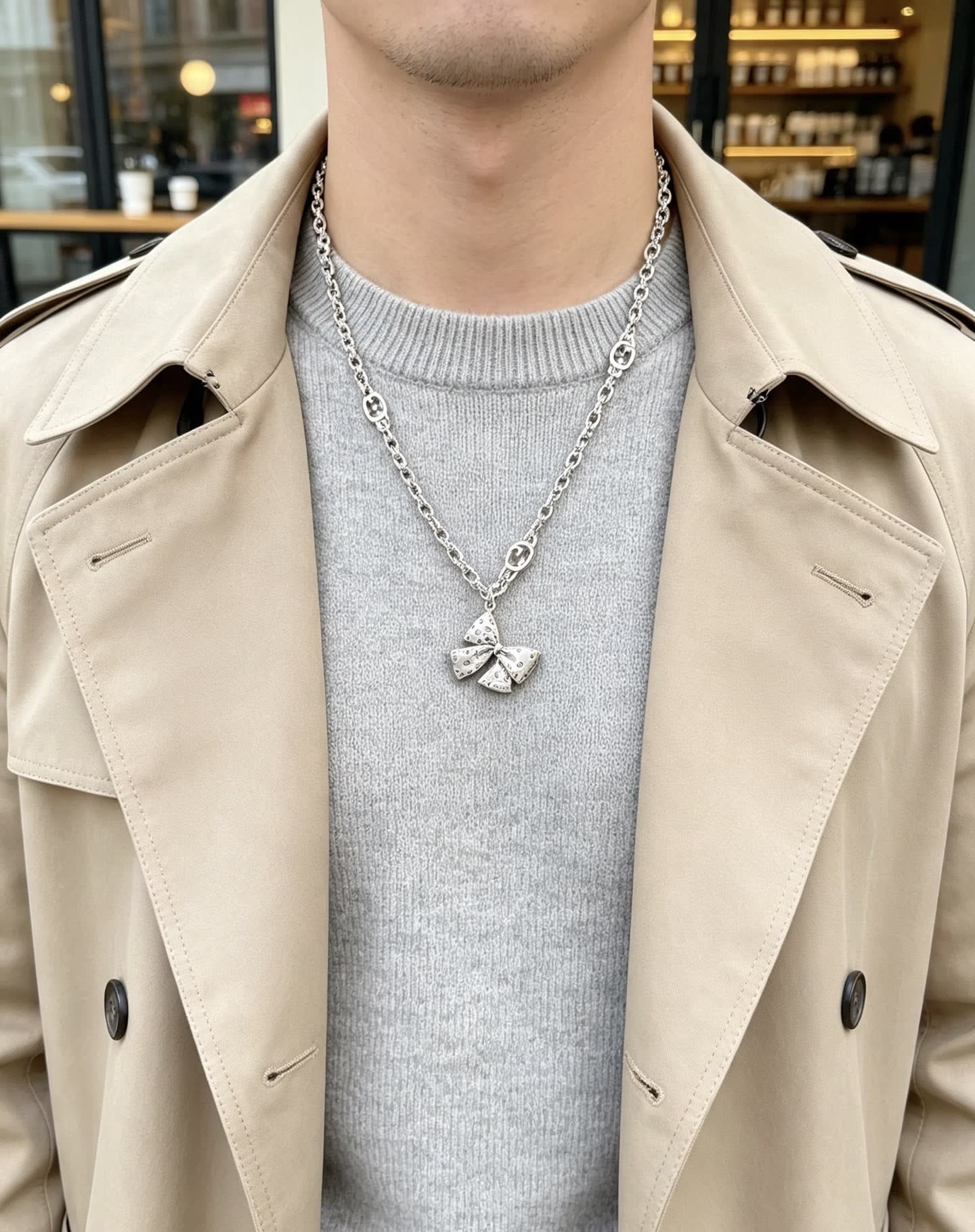Gucci Necklace with Bow Design
