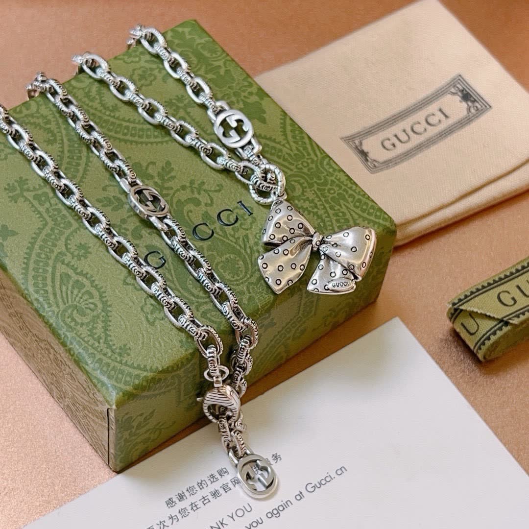 Gucci Necklace with Bow Design