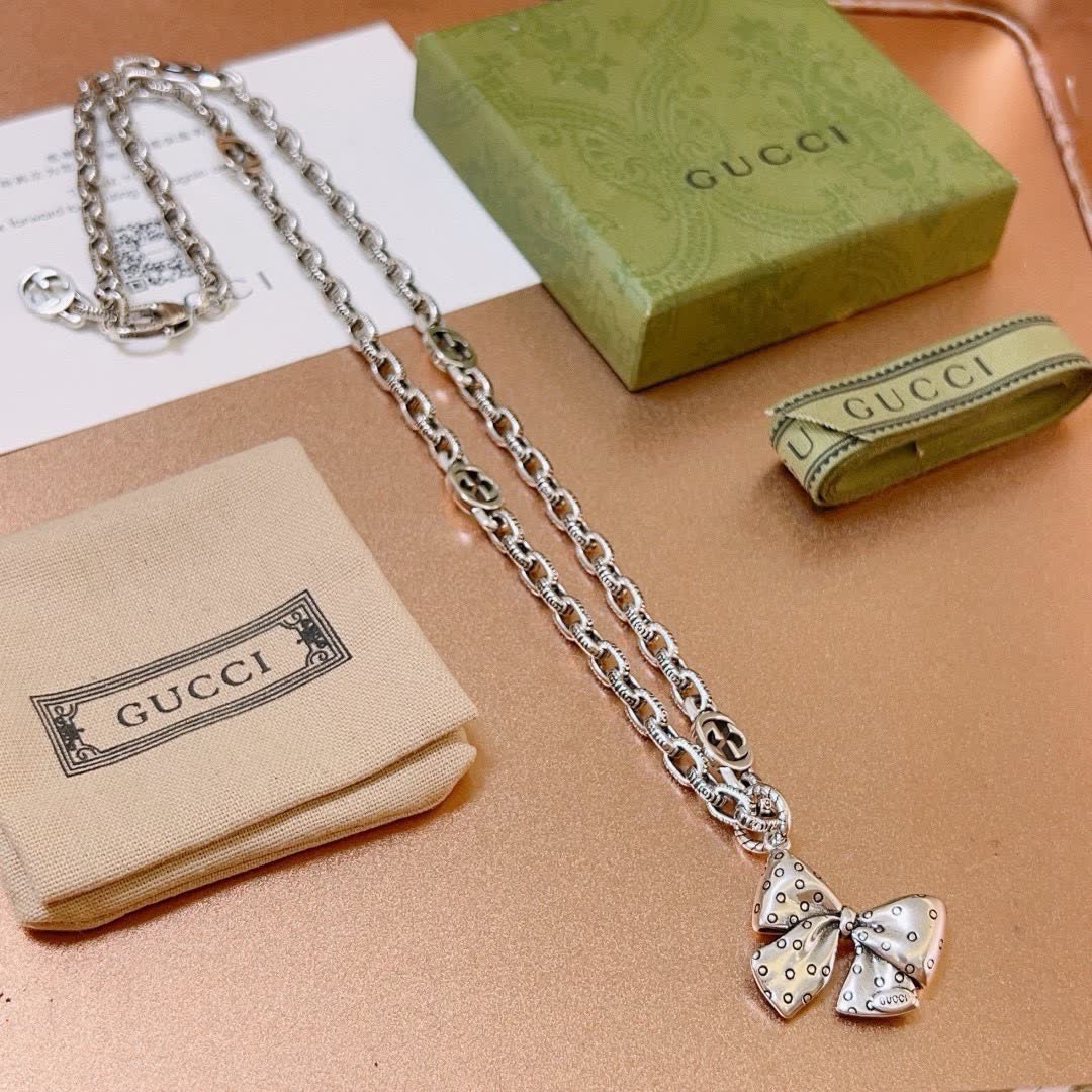 Gucci Necklace with Bow Design