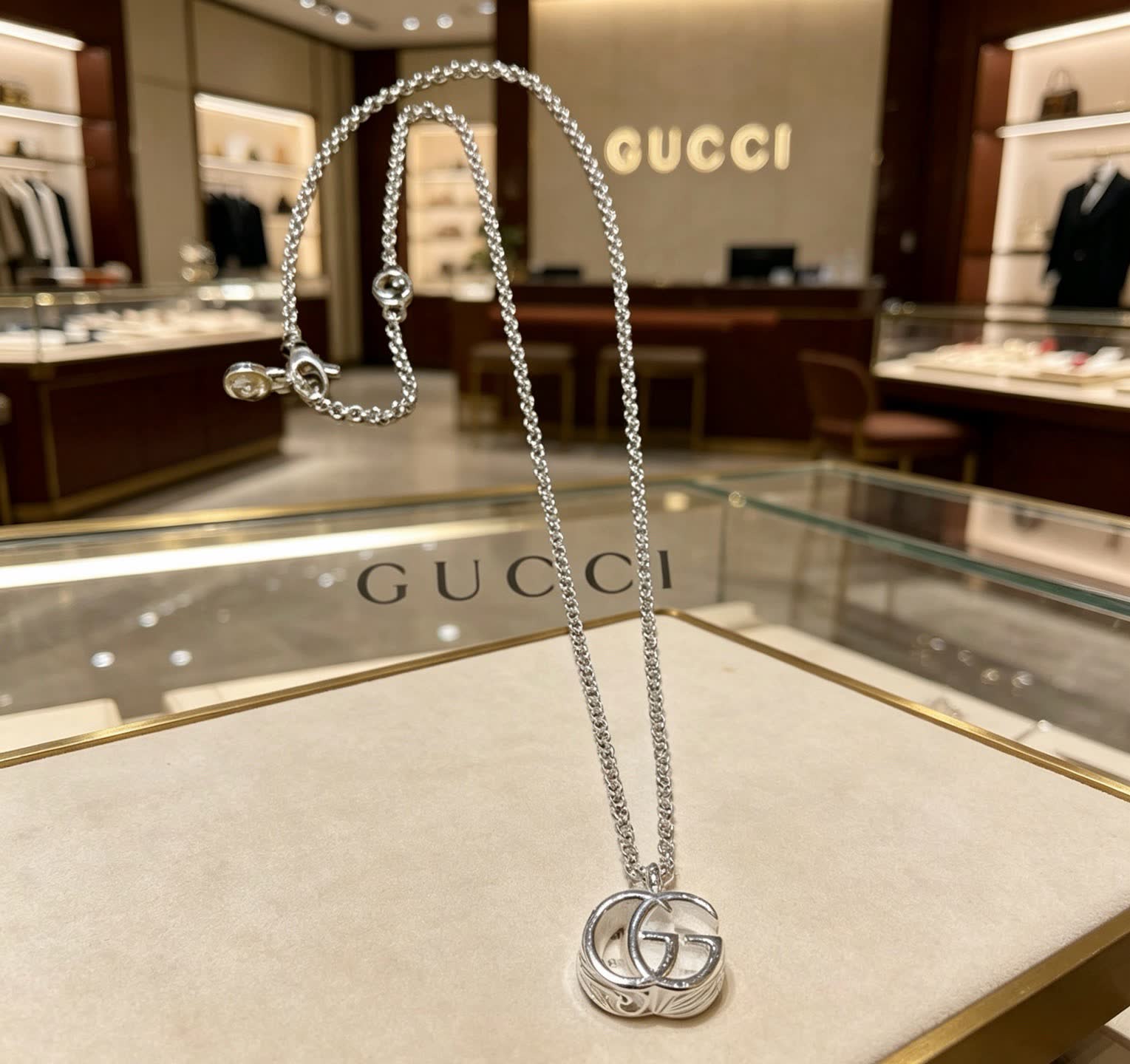 Gucci Silver Chain Necklace with Interlocking G Pendant