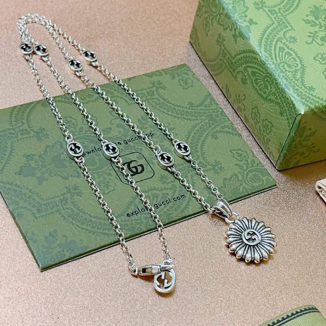 Gucci Silver Chain with Round Pendant