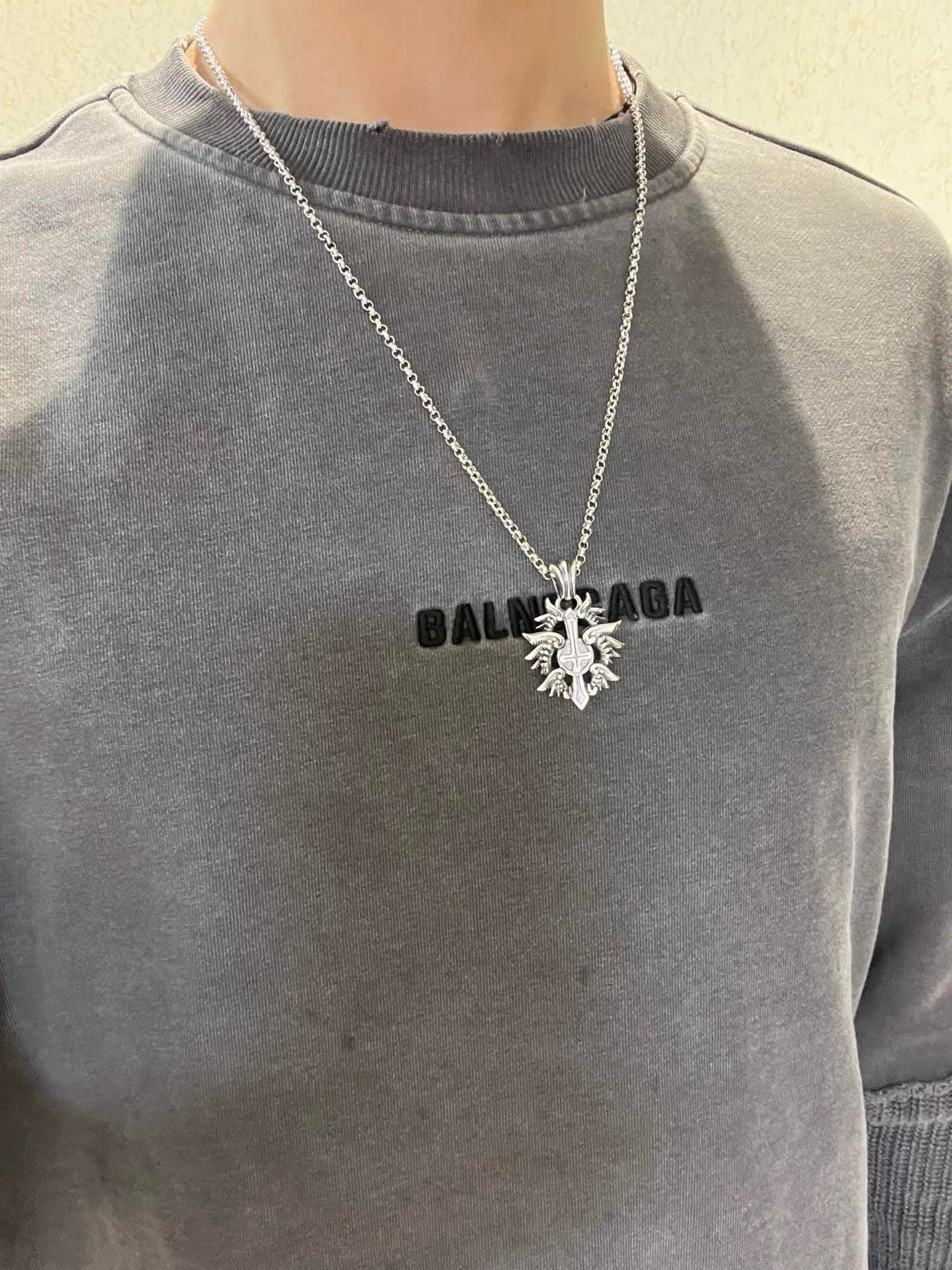 Gucci Silver Chain with Ornate Pendant