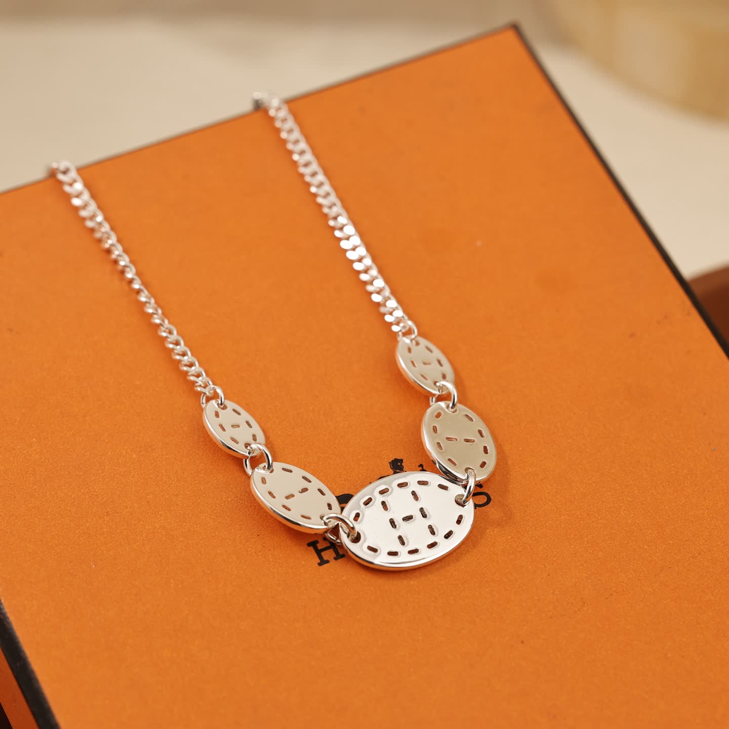 Hermes Elegant Silver and Gold Geometric Disc Necklace Set