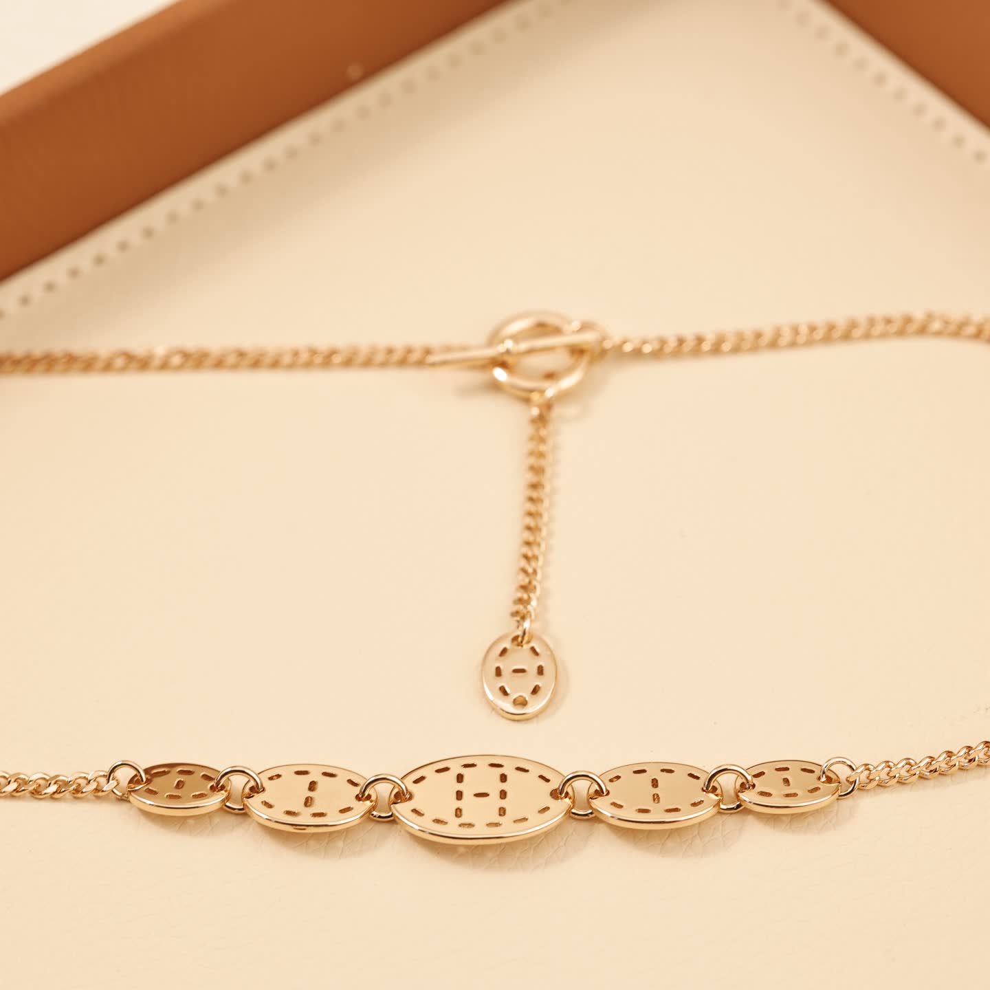 Hermes Elegant Silver and Gold Geometric Disc Necklace Set