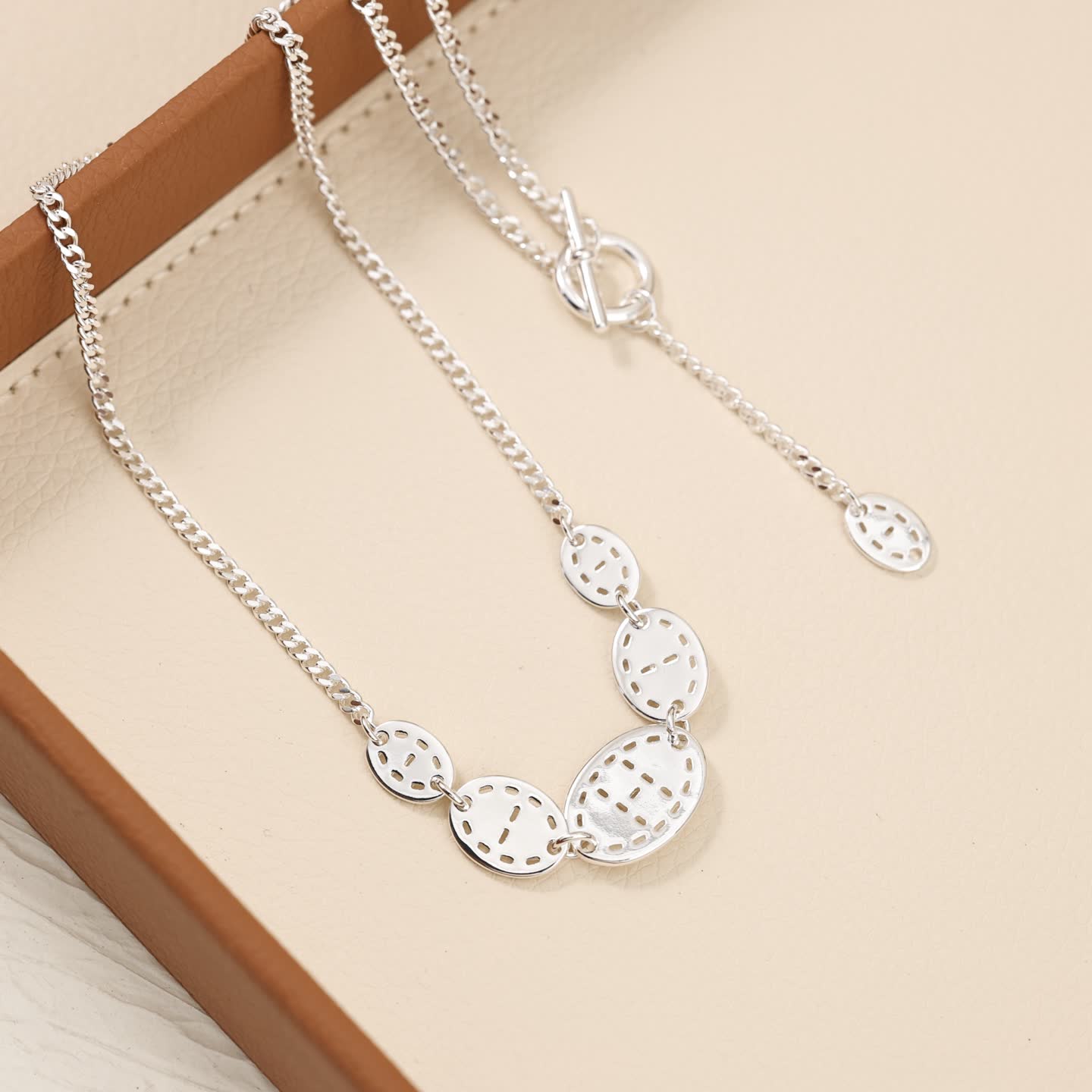 Hermes Elegant Silver and Gold Geometric Disc Necklace Set