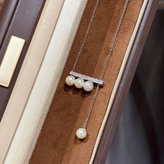 Mikimoto Elegant Pearl and Diamond Bar Necklace Mikimoto Elegant Pearl and Diamond Bar Necklace