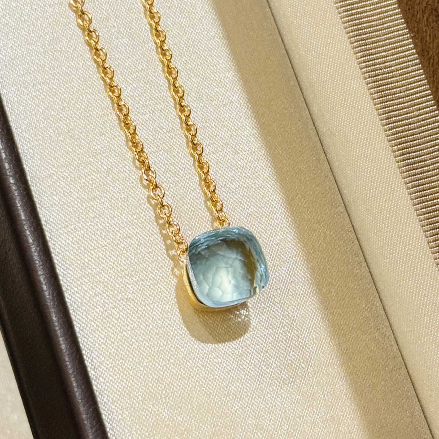 Pomellato Elegant Blue Gemstone Gold Chain Necklace Pomellato Elegant Blue Gemstone Gold Chain Necklace