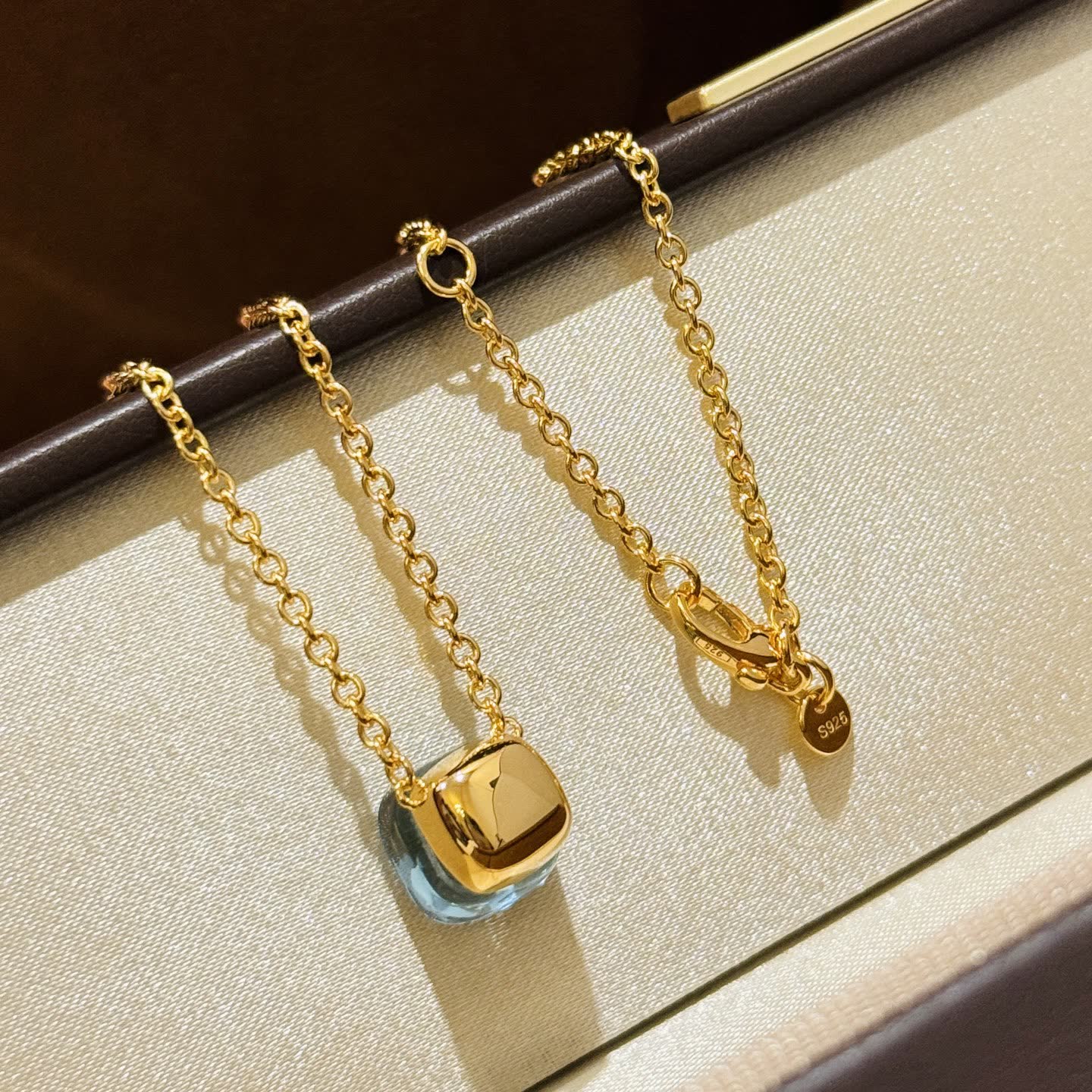 Pomellato Elegant Blue Gemstone Gold Chain Necklace