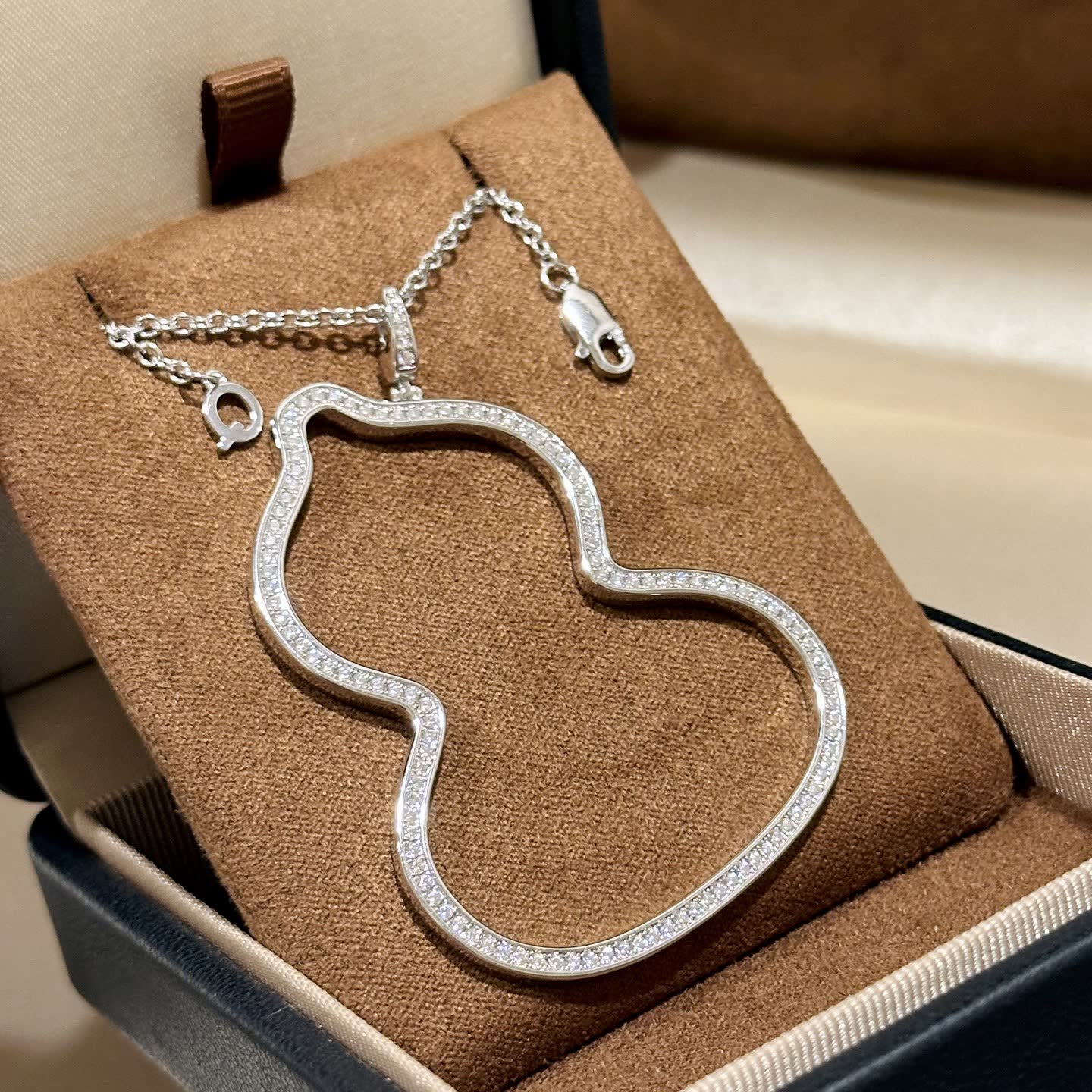 Qeelin Q Brand Silver Rhinestone Curved Pendant Necklace