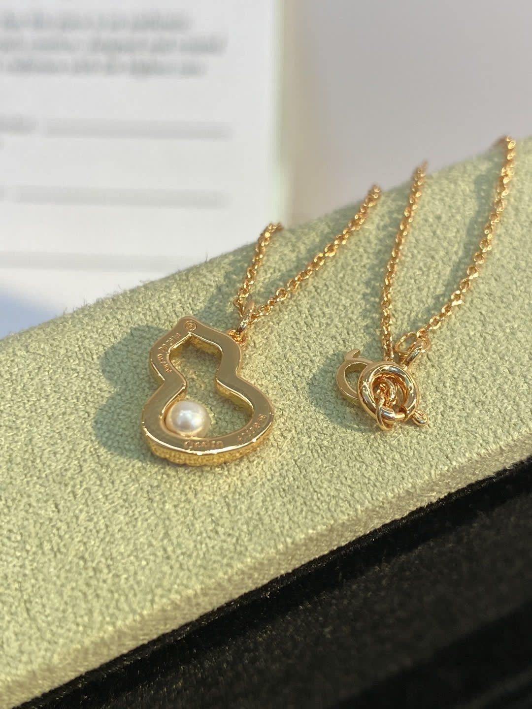Qeelin Gold Clover Leaf Pearl Pendant Necklace