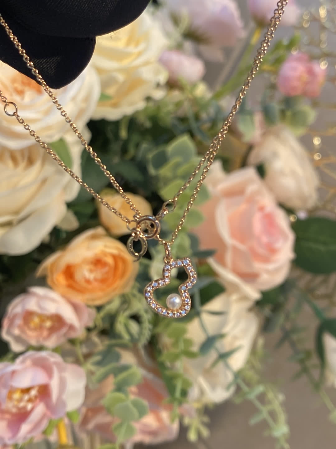 Qeelin Gold Clover Leaf Pearl Pendant Necklace