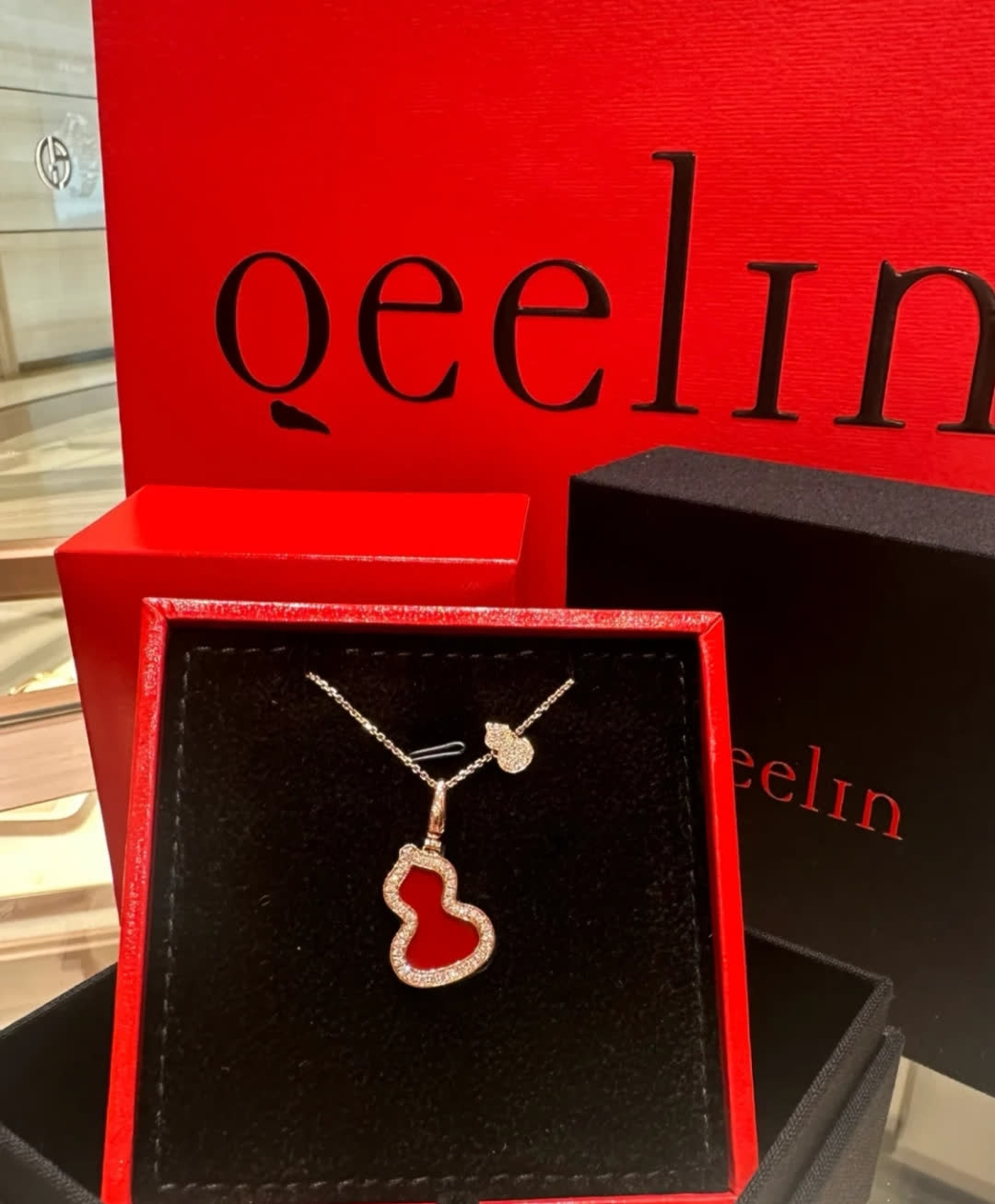 Qeelin Happy Diamonds Necklace and Bracelet Set