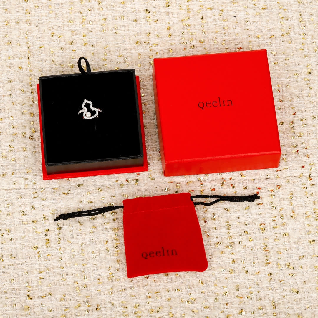 Qeelin Red Enamel Silver Pendant