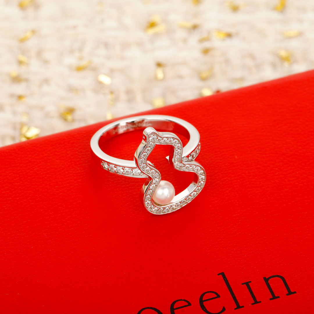 Qeelin Red Enamel Silver Pendant