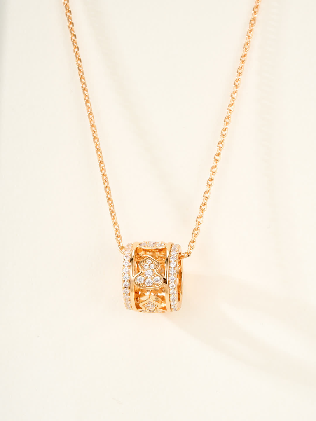 Qeelin Elegant Heart Shape Pendant Necklace