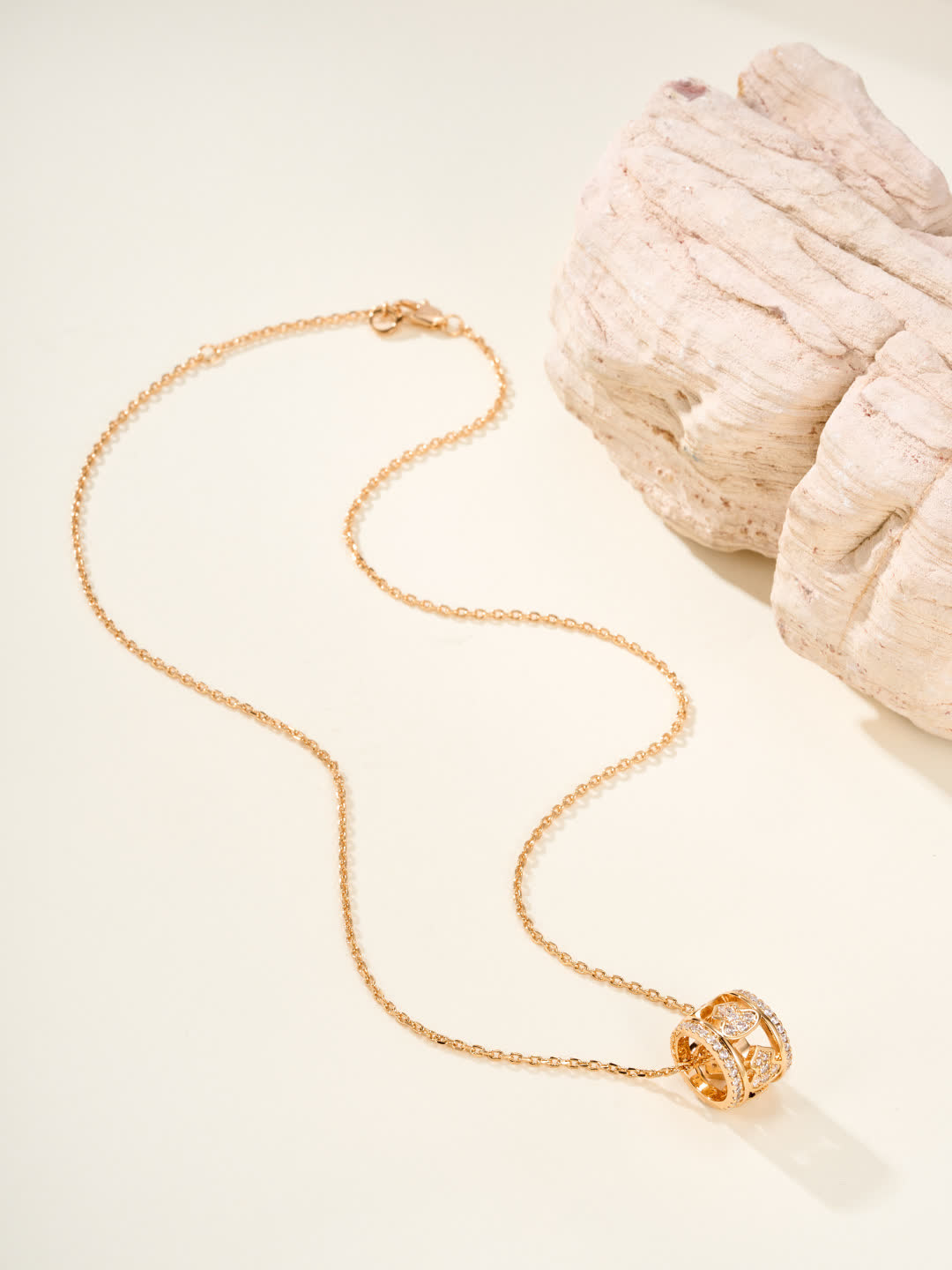 Qeelin Elegant Heart Shape Pendant Necklace