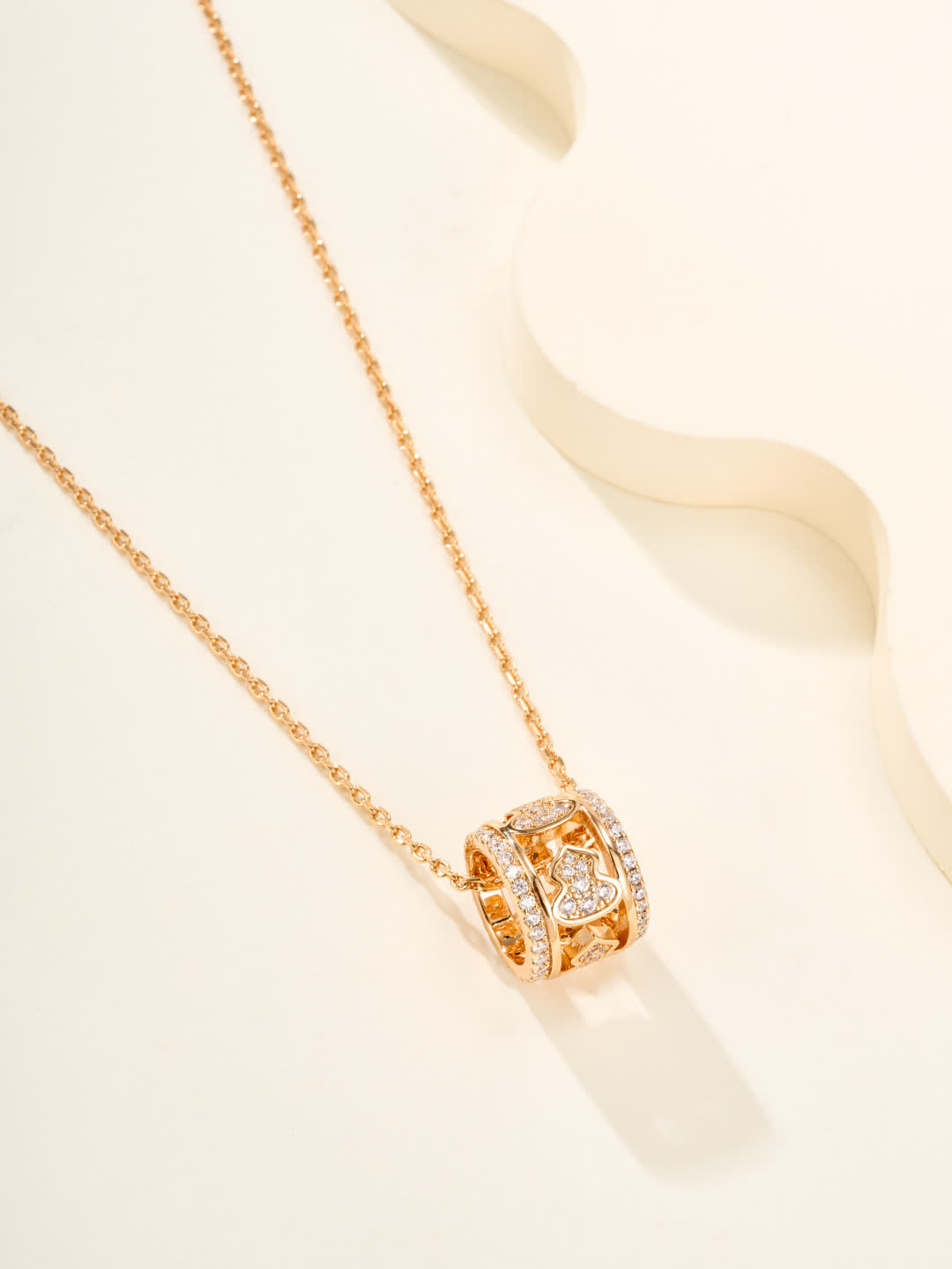 Qeelin Elegant Heart Shape Pendant Necklace