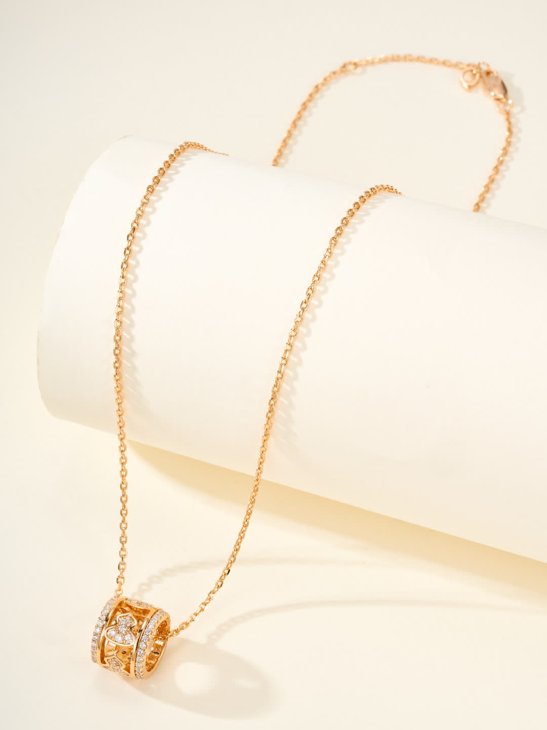 Qeelin Elegant Heart Shape Pendant Necklace