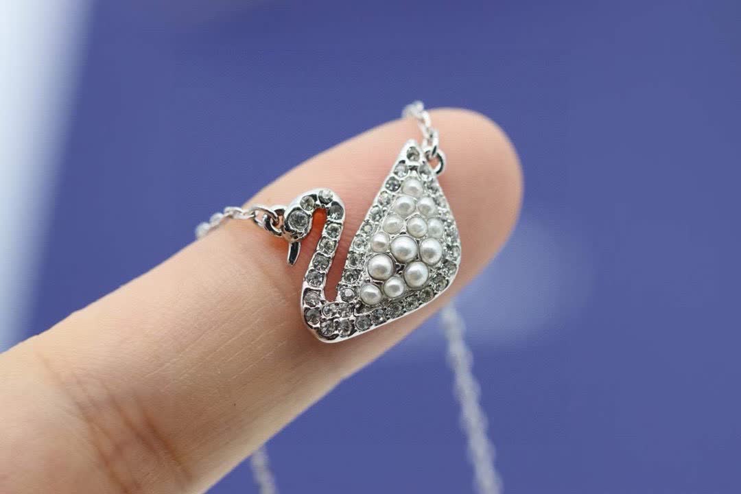 Swarovski Swan Pearl Pendant Necklace