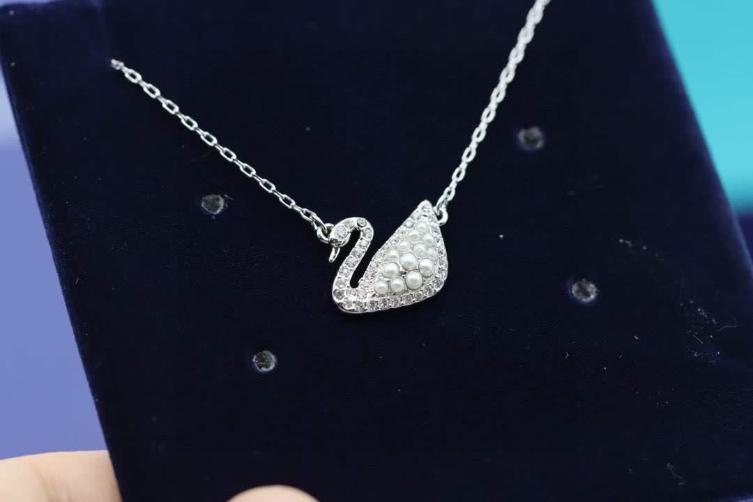 Swarovski Swan Pearl Pendant Necklace