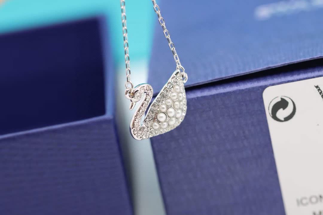 Swarovski Swan Pearl Pendant Necklace
