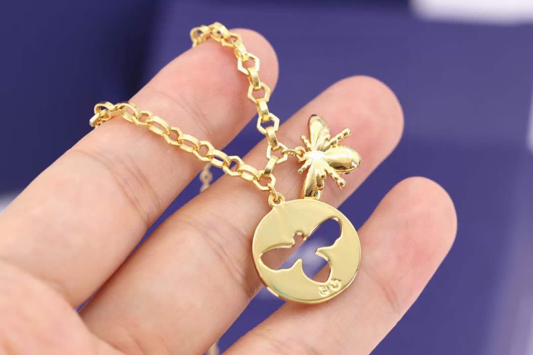 Swarovski Bee & Circle Pendant Necklace