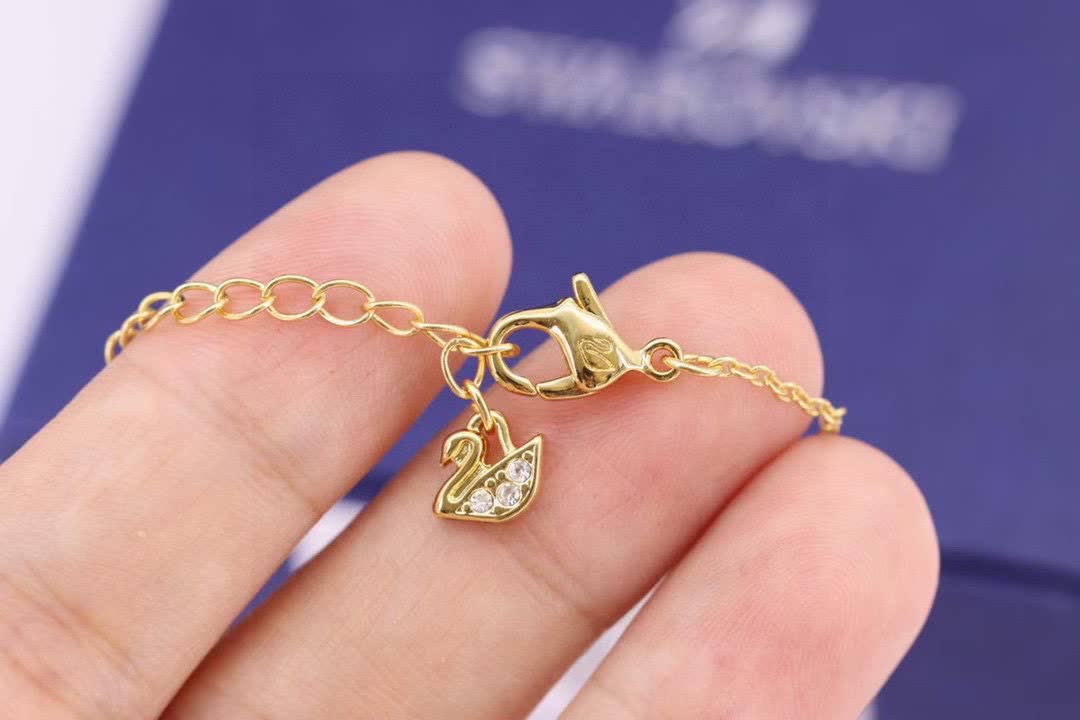 Swarovski Bee & Circle Pendant Necklace