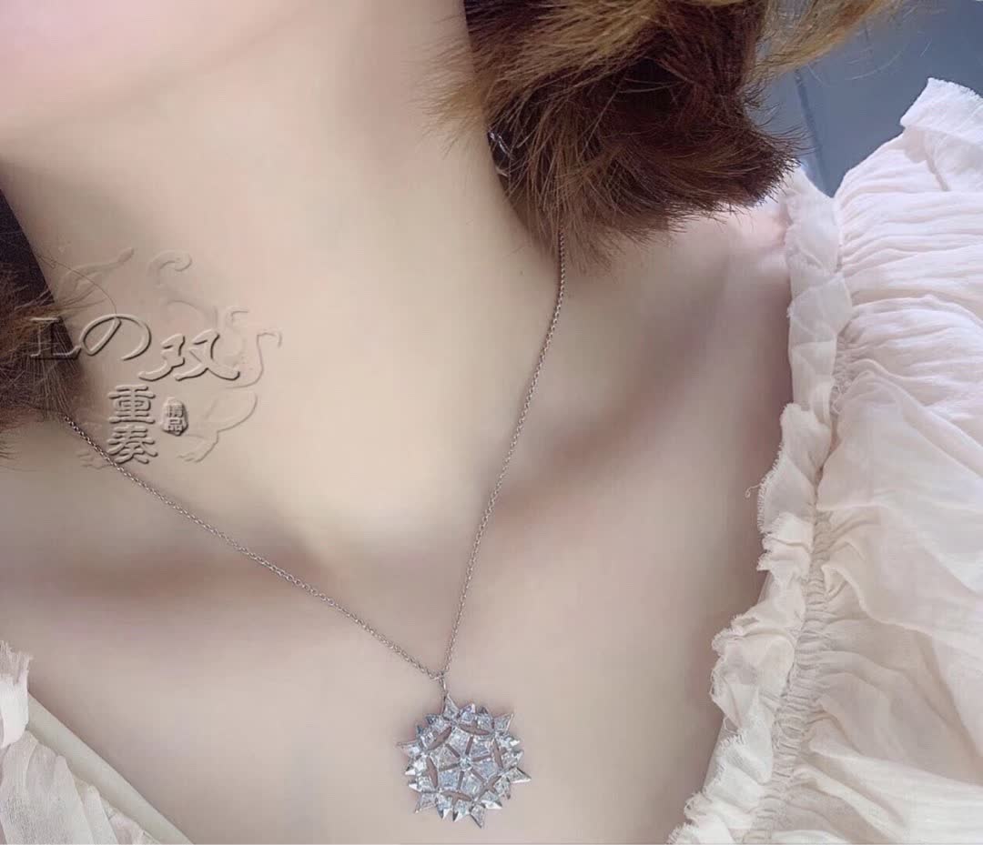 Swarovski MAGIC SNOW Silver Snowflake Pendant Necklace