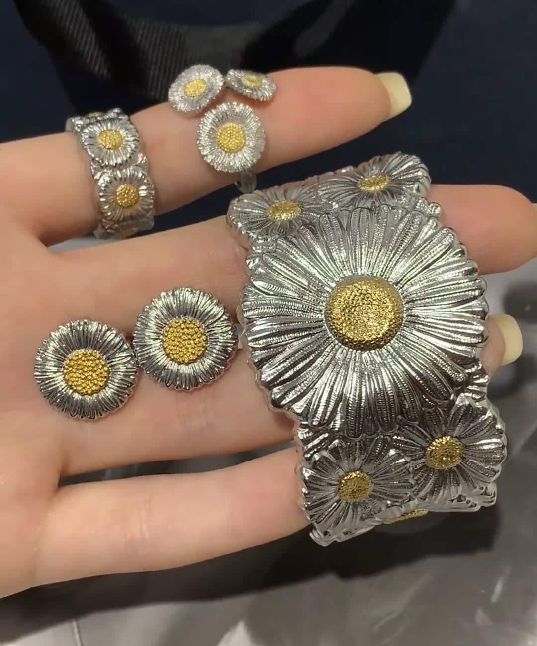 Buccellati Silver Daisy Flower Bracelet