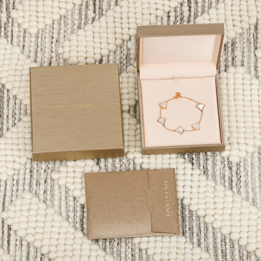 Bvlgari Gold and White Onyx Bracelet Bvlgari Gold and White Onyx Bracelet