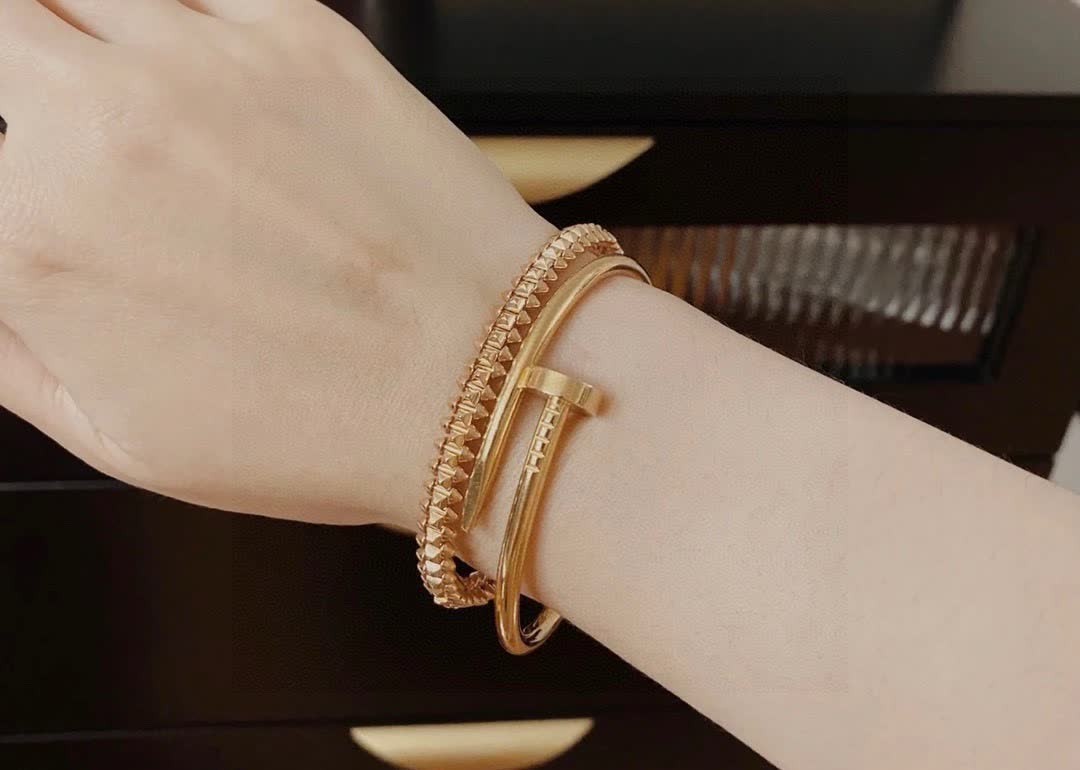 Cartier Elegant Gold and Silver Beaded Bangles Set