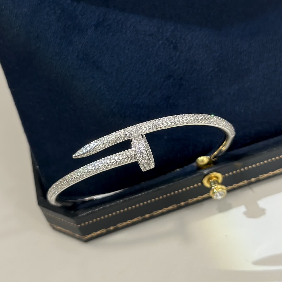 Cartier Panthere de Cartier Bangle Bracelet Cartier Panthere de Cartier Bangle Bracelet