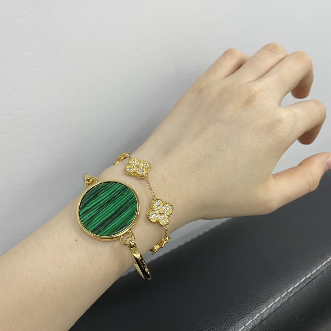 Van Cleef & Arpels Vintage Alhambra Yellow Gold Malachite Bracelet