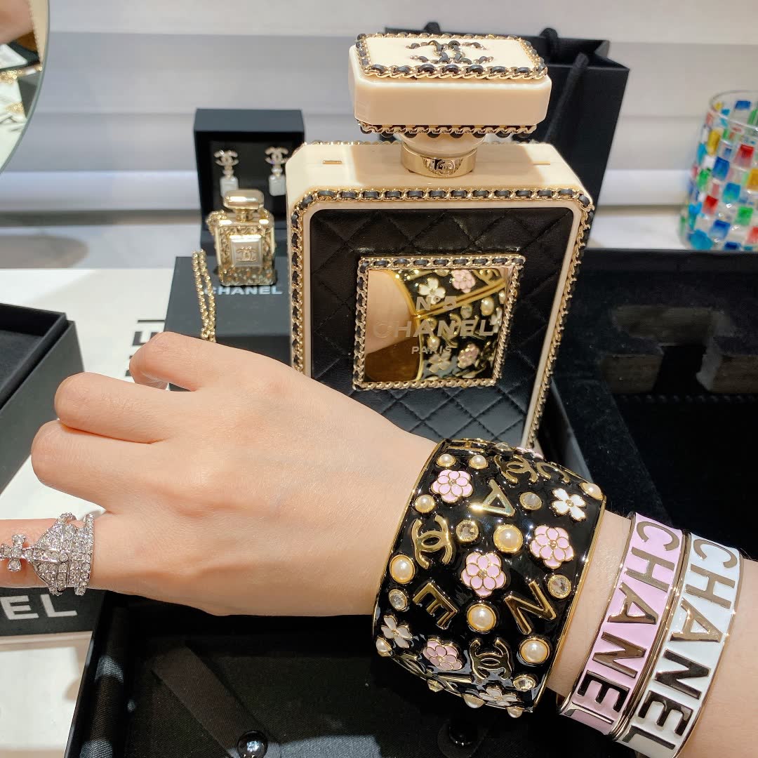 Chanel Black and Gold Enamel Bracelet Chanel Black and Gold Enamel Bracelet