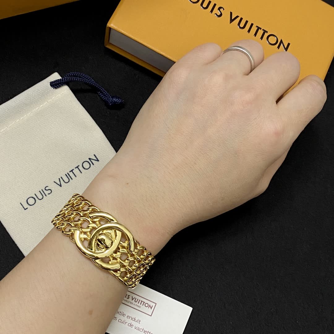 Louis Vuitton Gold Tone Chain Link Bracelet Louis Vuitton Gold Tone Chain Link Bracelet