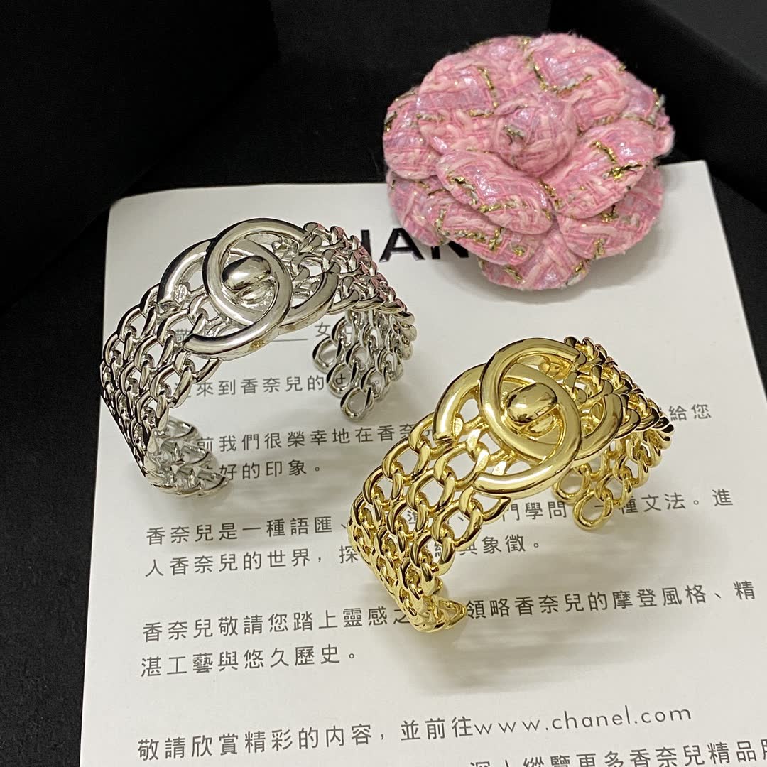 Louis Vuitton Gold Tone Chain Link Bracelet