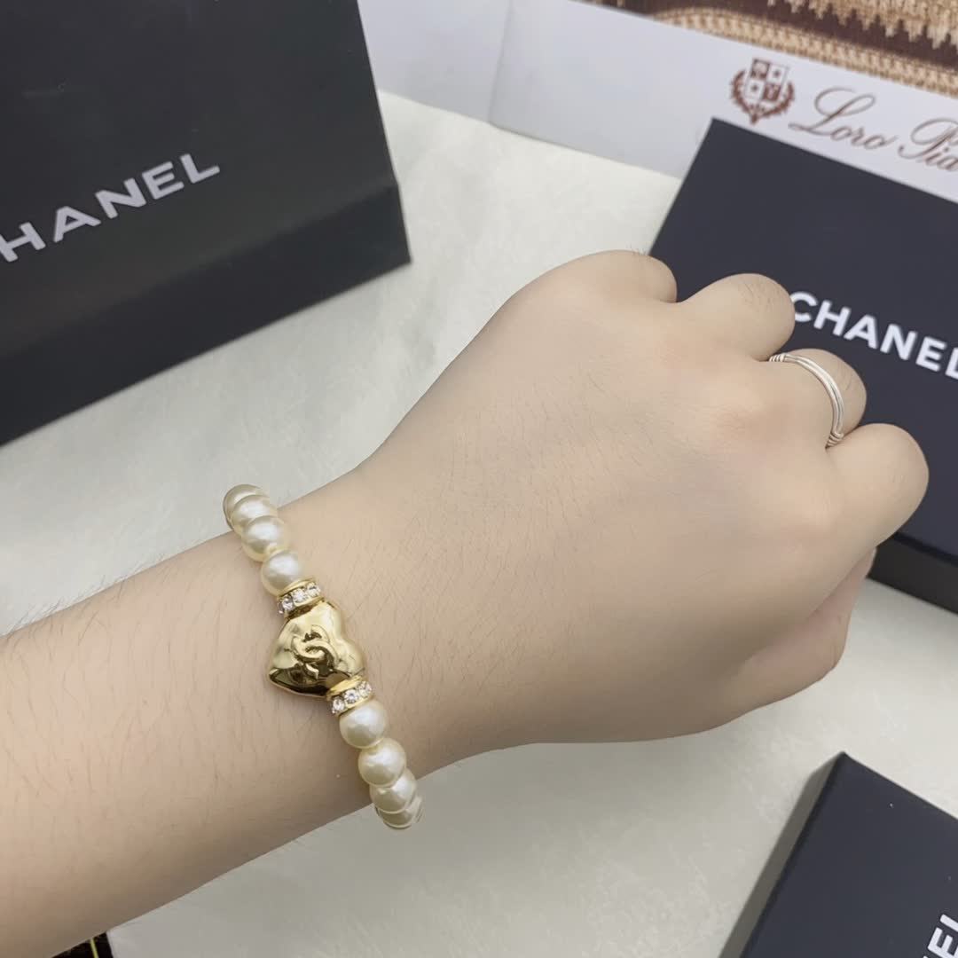 Chanel Pearl Bracelet with Gold CC Logo Chanel Pearl Bracelet with Gold CC Logo