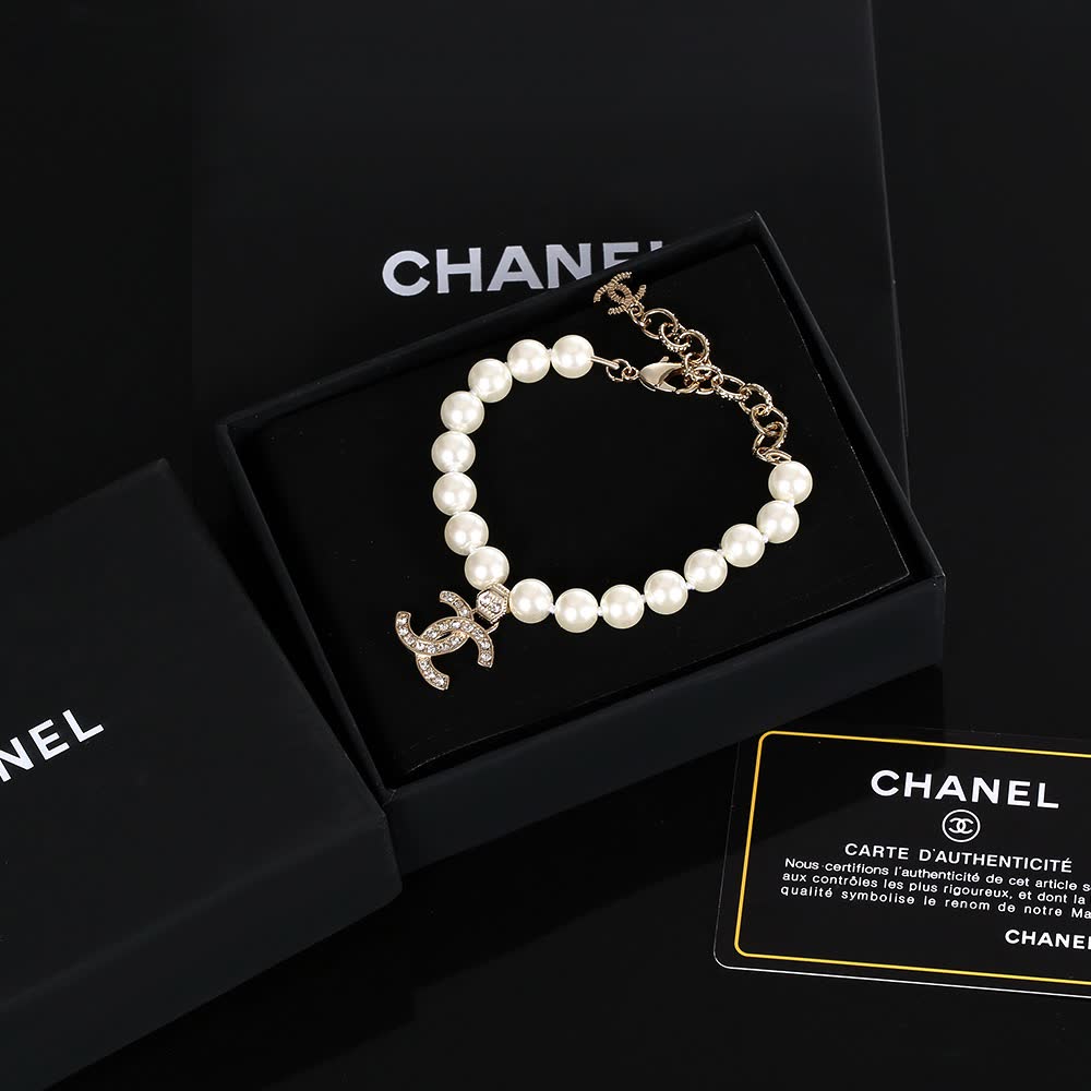 Chanel Pearl Bracelet with CC Logo Chanel Pearl Bracelet with CC Logo