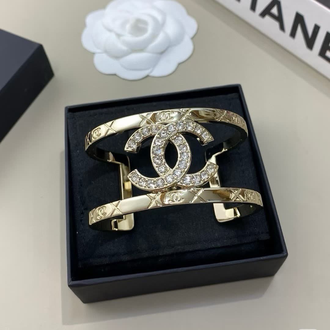 Chanel CC Logo Bracelet Set