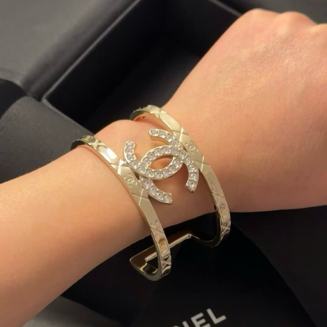 Chanel CC Logo Bracelet Set