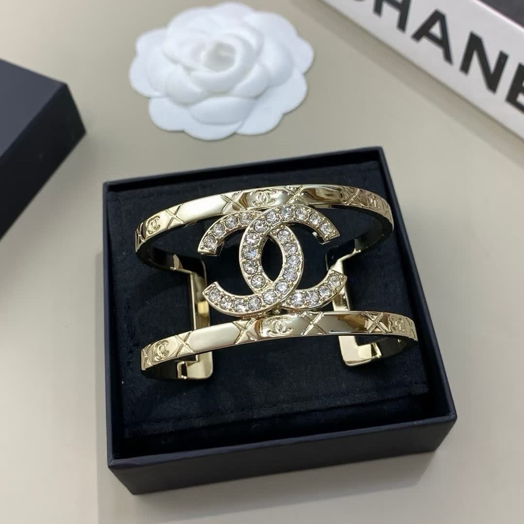Chanel CC Logo Bracelet Set