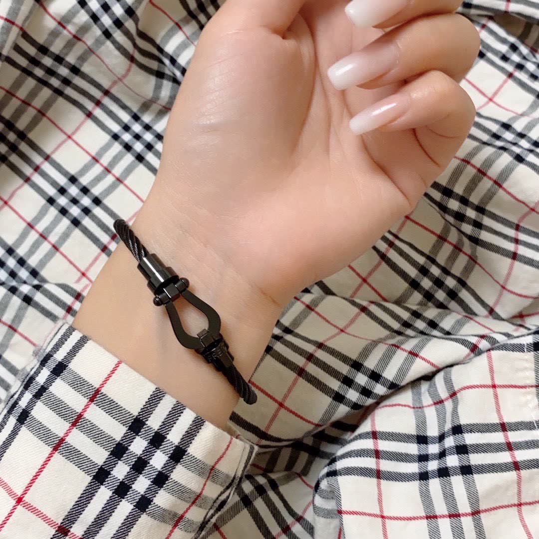 Burberry Black & Gold Cable Bracelet Set