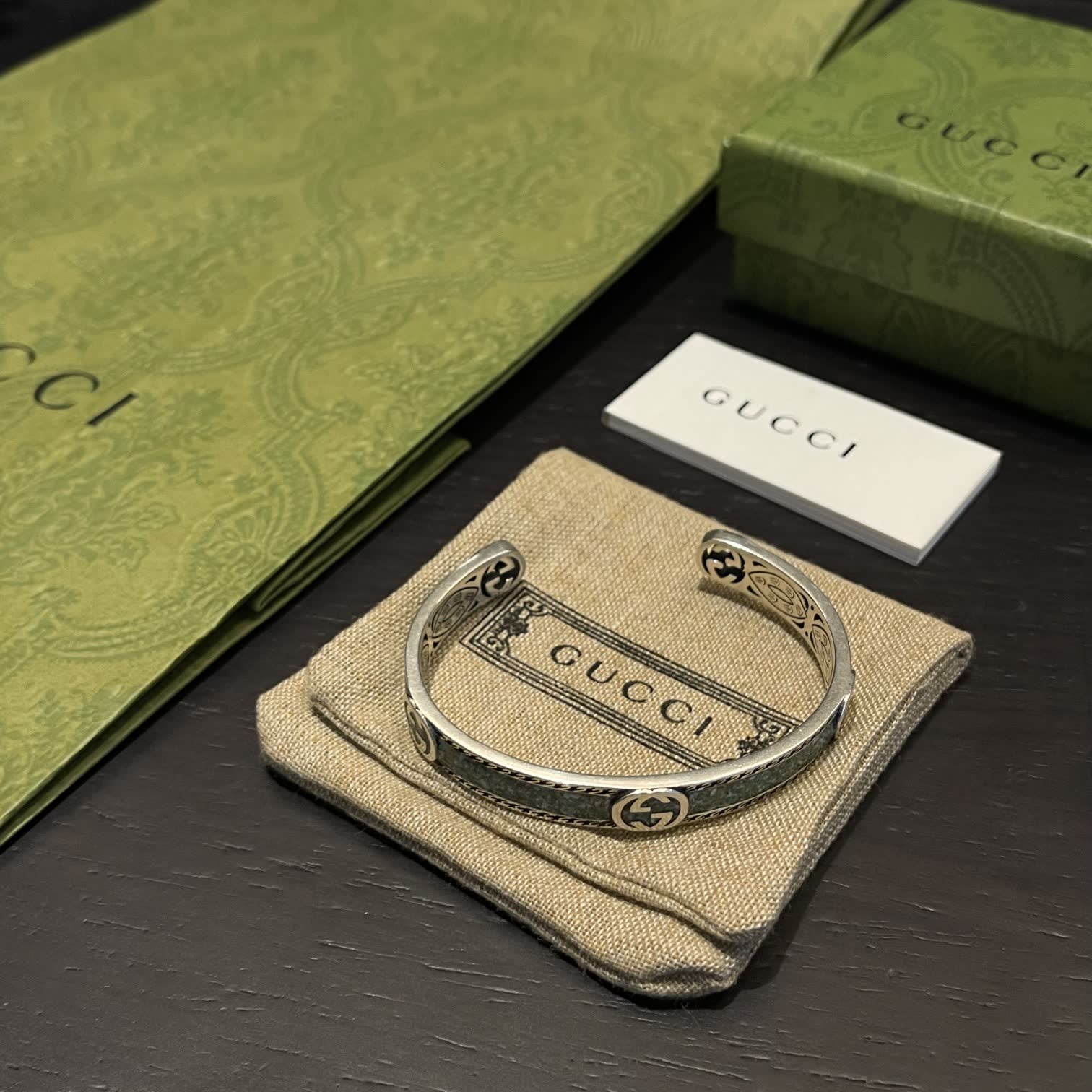 Gucci Silver and Green Stone Bracelet-500760
