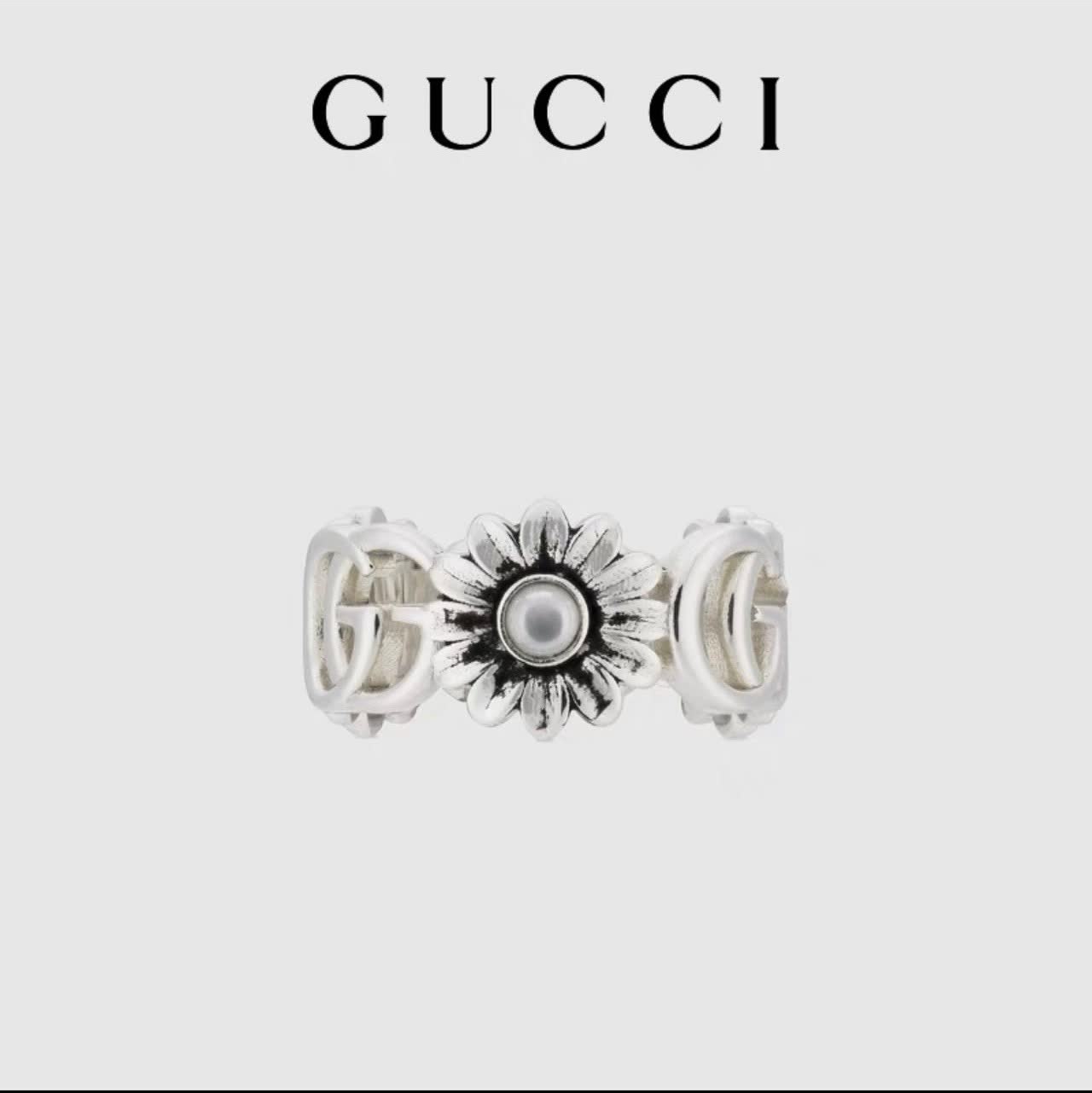 Gucci Ring with Interlocking G and Flower Design